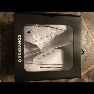 Converse “leather” baby shoes white sz1 unisex